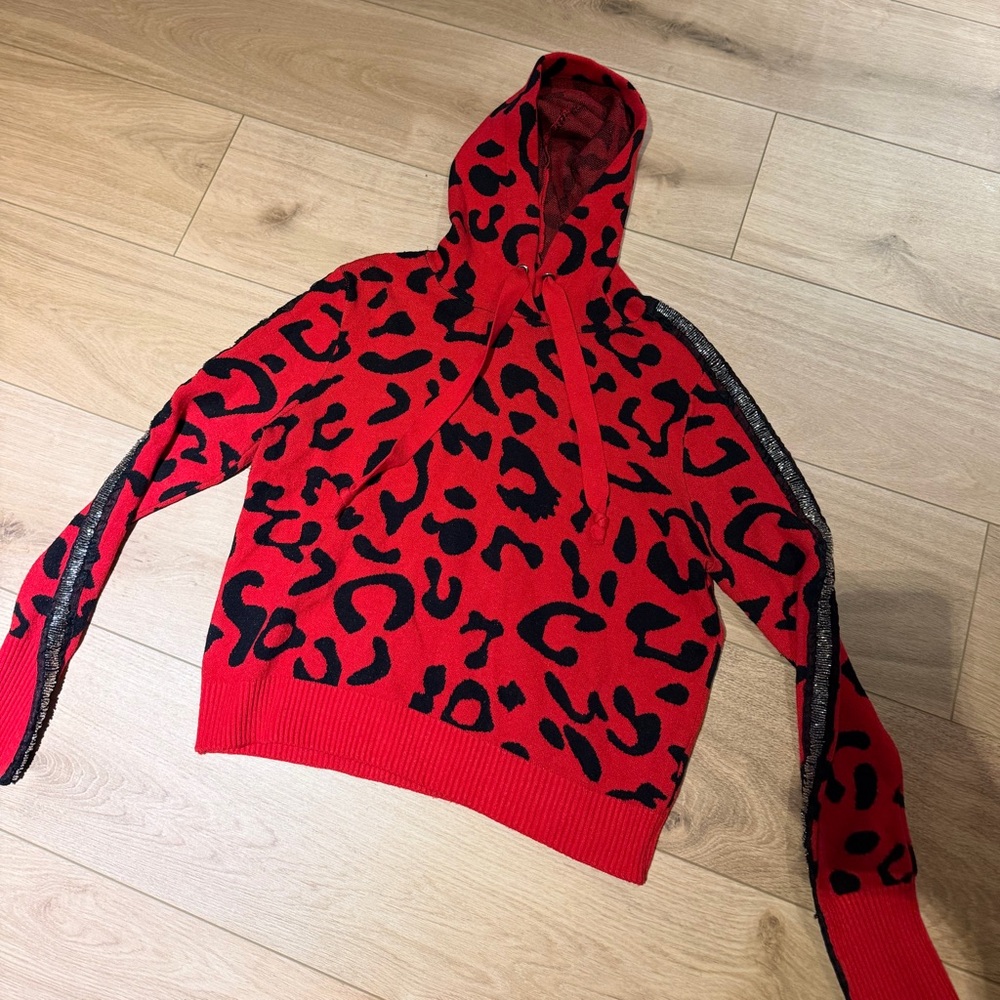 Chic Red Leopard Print Women's Hoodie Sweater